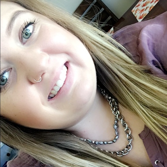 Meet your Posher, Devonie - Picture 1 of 1